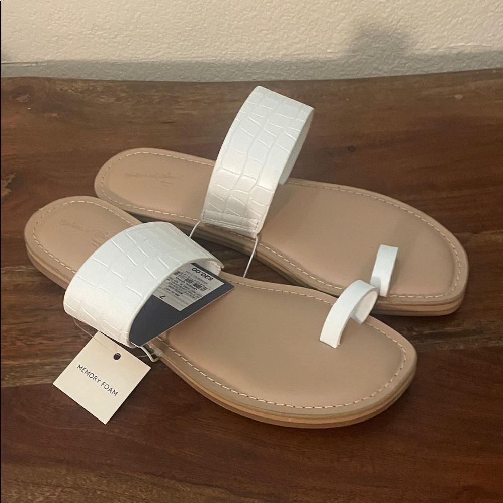 Universal Thread White Toe Ring Flat Sandals Croc Embossed NWT Size 7 - Picture 2 of 10